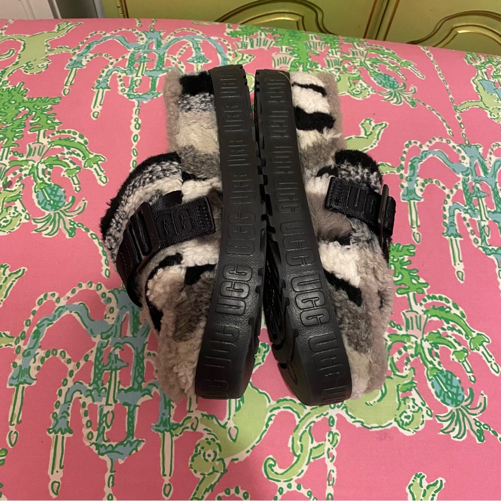 UGG fluffita black and gray Sherpa platform slides size 10 - Picture 4 of 6